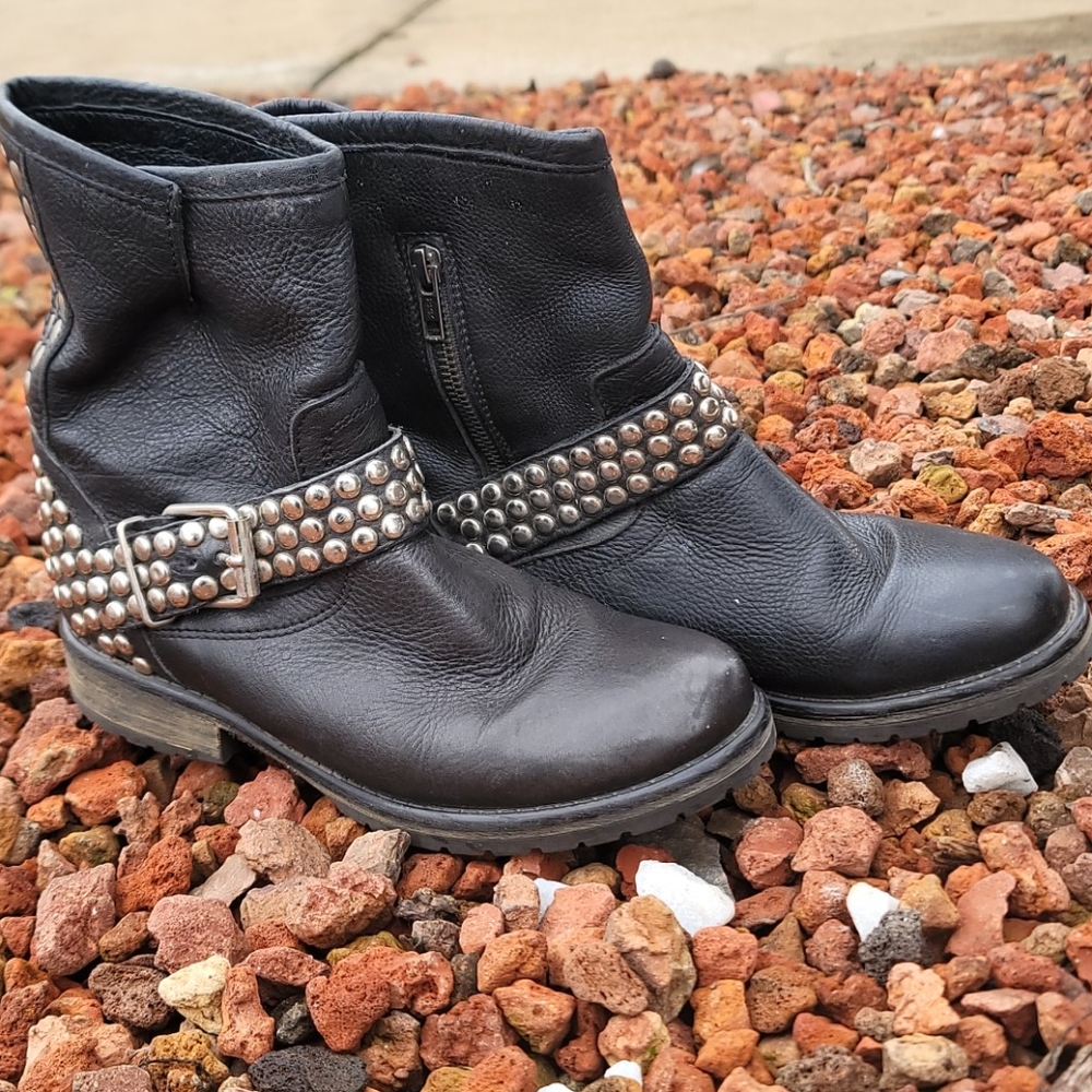Steve Madden black boots